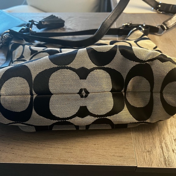 Coach Handbag - Picture 4 of 11